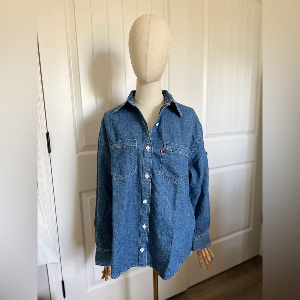 Levi’s Relaxed Denim top